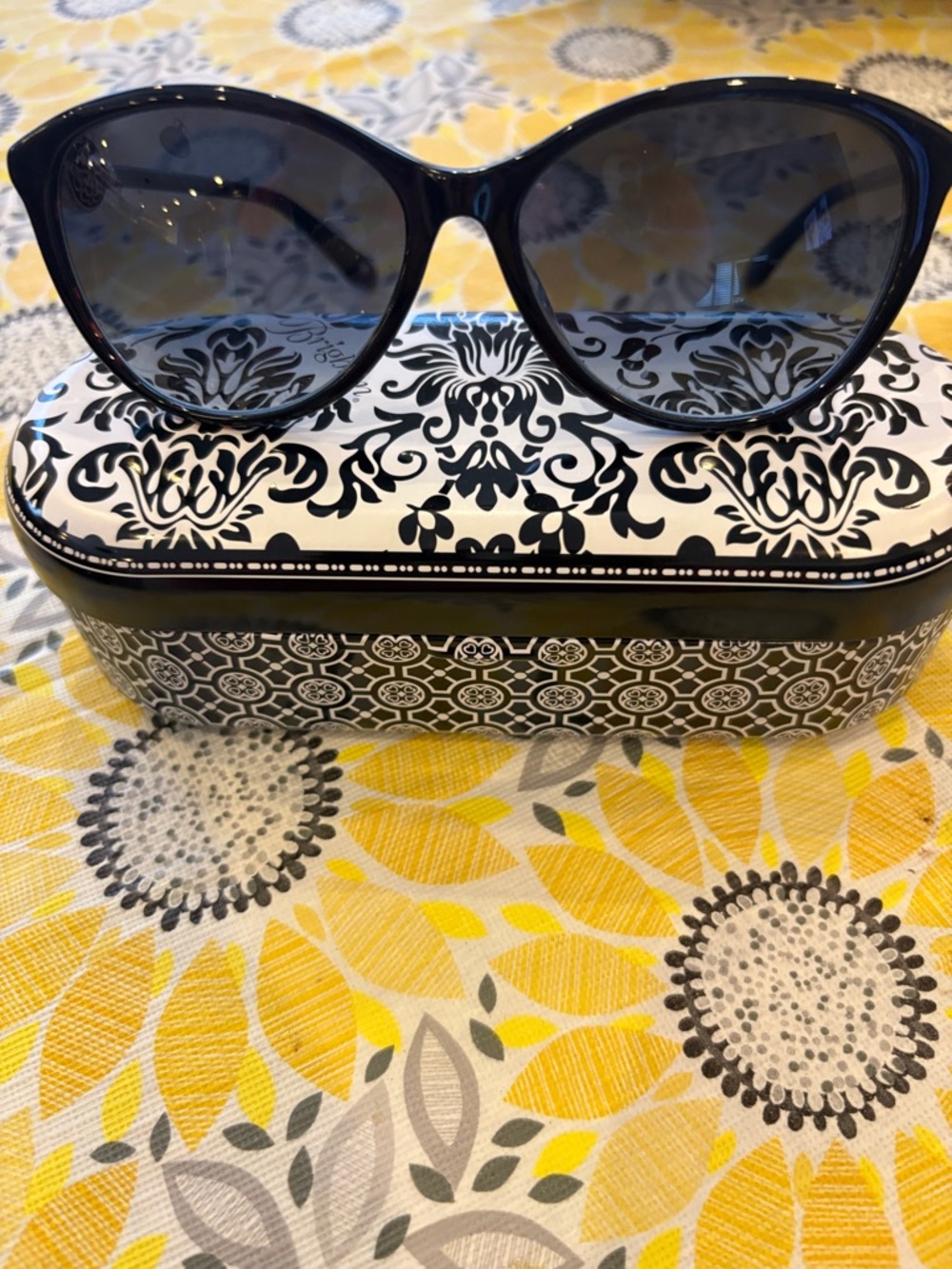 Brighton Ferrara Black and tortoise sunglasses